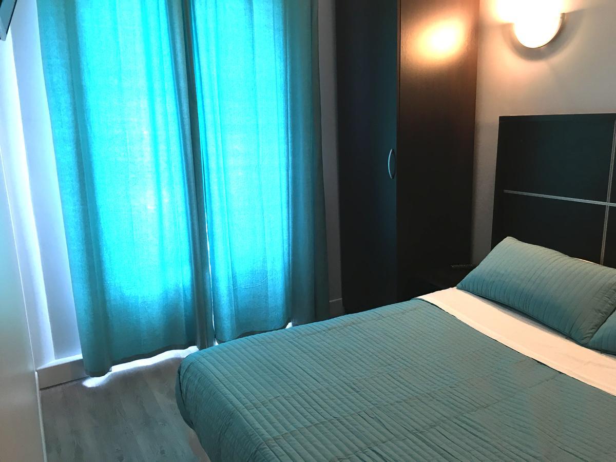 Hotel Du Globe 18 Paris Eksteriør billede
